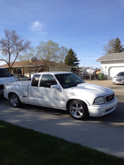 GMC Sonoma, stepside, lowered, 2003 Chevy S10 Xtreme, Compact Trucks, S10 Truck, Chevy Luv, Custom Vehicles, Gmc Sonoma, Future Trucks, Sport Truck, S10 Blazer