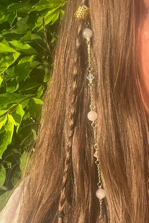 Short Bleached Hair, 3 Aesthetic, Hair Stayl, Bob Hair Color, Hair Chain, Hair Charms, Hippie Hair, Hair Chains, Hair Jewels