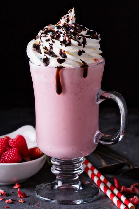 Give your hot cocoa a fun pink twist with this deliciously creamy Raspberry Hot Chocolate recipe. Almond Joy Bites Recipe, Raspberry Hot Chocolate, Gourmet Hot Chocolate Recipe, Strawberry Hot Chocolate, Homemade Almond Joy, Almond Joy Bites, Natural Red Food Coloring, Homemade Hot Chocolate Recipe, Almond Joys