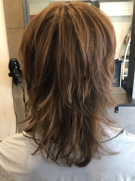 Spiky Layered Hair, Straight Textured Hair, Dramatic Layers Medium Hair, Shaggy Straight Hair, Layered Hair Back, Short Layers Medium Length, Rocker Hair, Modern Shag Haircut, Layered Haircuts For Medium Hair