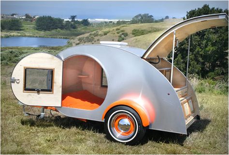 Eriba Puck, Teardrop Camping, Teardrop Camper Trailer, Camping Vintage, Trailer Diy, Tiny Camper, Trailer Plans, Go Glamping, Fiat 600