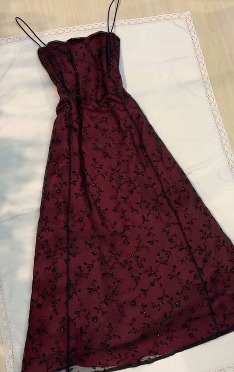 Satin Sleeves, Prom Dress Inspo, Gown Red, Prom Dress Evening, Vintage Prom, Prom Dresses Vintage, Prom Dress Inspiration, Cute Prom Dresses, Pretty Prom Dresses