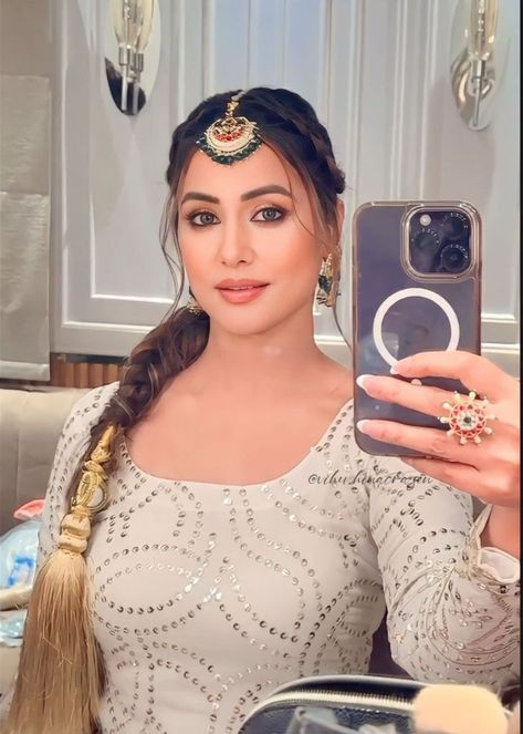 Heena Khan, Yeh Rishta Kya Kehlata Hai, Hina Khan, Bollywood Actress, Short Hair, Short Hair Styles, Actresses, India, Hair