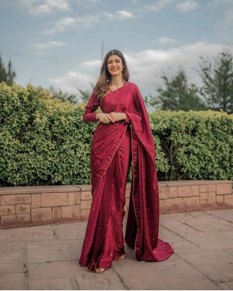 Shaadi Dresses, Saree Pic, Desi Fits, Saree Wearing Styles, Sarees For Girls, Simple Saree Designs, Indian Sari Dress, Beautiful Sarees, Fancy Sarees Party Wear