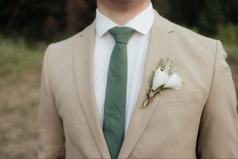 Tan Tux Green Tie, Suits To Go With Sage Green, Tuxedo With Sage Green Tie, Khaki Suit With Sage Green, Tan Green And White Wedding, Tan Suit Sage Tie, Khaki Suit Green Tie, Eucalyptus Wedding Men Suit, Tan Tuxes Wedding