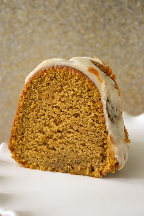 Bakergirl: Pumpkin Buttermilk Bundt Cake with Brown Butter Icing. Turkey Cakes, Pumpkin Buttermilk, Buttermilk Bundt Cake, Brown Butter Icing, Pumpkin Pie Cake, Autumn Treats, Cake Pumpkin, Pumpkin Treats, Butter Icing