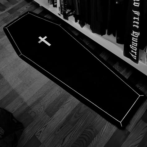 PRICES MAY VARY. ⚰️【Spooky and Festive Design】: This Halloween coffin floor mat in a dark gothic design，The shape of the coffin is very unique and in keeping with the Halloween themed elements. Measures 51x19 inches and weighs 700g. The Halloween Door Mat Carpet is the perfect way to add a spooky touch to your home during the Halloween season. this rug is sure to get you in the Halloween spirit. ⚰️【Non-Slip and Dirt Prevention】: This doormat is designed to be both non-slip and dirt prevention, m Skull Carpet, Goth Houses, Gothic Rug, Gothic Decor Bedroom, Goth Bedroom, Gothic Room, Dark Home Decor, Bar Patio, Goth Home