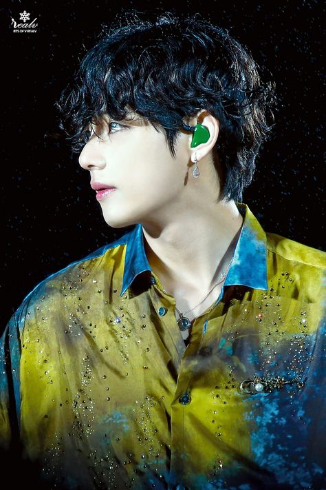 #bts #army #taehyung #V #taetae #kimtaehyung V Pic, Chiba, Magic Shop, Kim Taehyung Wallpaper, V Taehyung, Daegu, Bts Twt, Bts Bangtan Boy, Record Producer