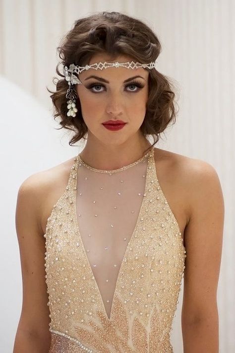 1920 Halloween, Great Gatsby Makeup, Gatsby Makeup, Great Gatsby Hairstyles, Peacock Makeup, Look Gatsby, 20s Hair, 15 Hairstyles, Hot Roll