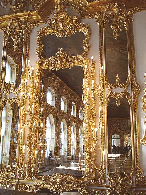 Golden mirrors بيوت ملكية, Catherine Palace, Hyrule Castle, Chateau Versailles, Castle Aesthetic, Baroque Architecture, Gold Aesthetic, Harvest Moon, Beautiful Architecture