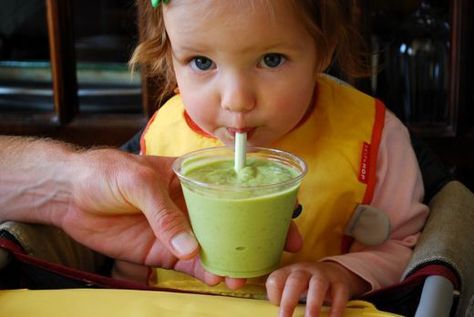 lucy smoothie - My version : 1 cup (approx) spinach, 1/2 cup vanilla yogurt, 1/3 cup water, 1/4 cup apple juice, 1/2 avocado, 1/2 frozen banana, 6 frozen peach slices. Baby Smoothie, Baby Smoothies, Vegan Info, Toddler Smoothies, Veggie Smoothies, Avocado Baby, Baby & Toddler Food, Vegan Kids, Avocado Smoothie