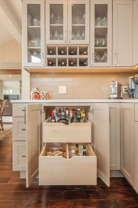 Quick Tips on Displaying, Storing & Organizing Your Wine And Liquor Locking Liquor Cabinet, Wet Bar Ideas, Built In Wine Rack, Casa Clean, Kitchen Transitional, Outdoor Kitchen Appliances, Built In Bar, Kitchen Drawer Organization, Home Bar Designs