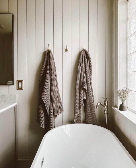 34 Vertical Shiplap Bathroom Ideas You Don’t Want to Miss Vertical Shiplap Bathroom, Shiplap Bathroom Wall, Shiplap Bathroom, Narrow Bathroom, Bathroom Decor Ideas Colors, Ideas Hogar, Downstairs Bathroom, Inspo Board, Bathroom Layout