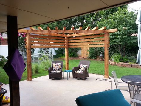 Triangle Pergola, Corner Pergola, Pergola Diy, Pergola Pictures, Hawaii House, Outside Pool, Design Triangle, Planter Beds, Pergola Ideas