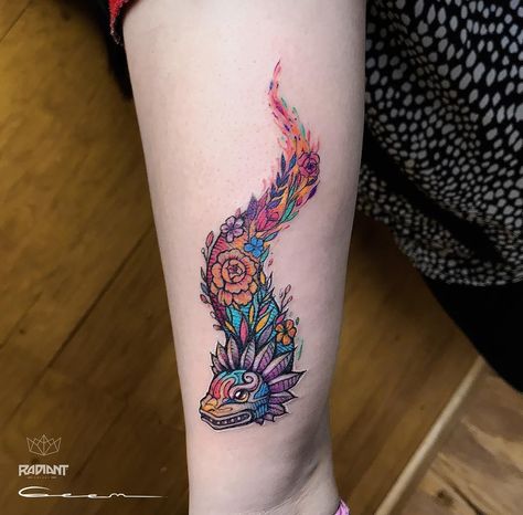 #tattoo #tatuaje #girltattoo #tattoogirl #quetzalcoatl #mexico #colortattoo #radiantcolorscrew #sowlflowertattoostores #tattooed… Random Tattoos, Mexico Tattoo, Mayan Tattoos, Aztec Tattoos, Mexican Tattoo, 49ers Logo, Mexican Art Tattoos, Aztec Tattoo Designs, Aztec Tattoo