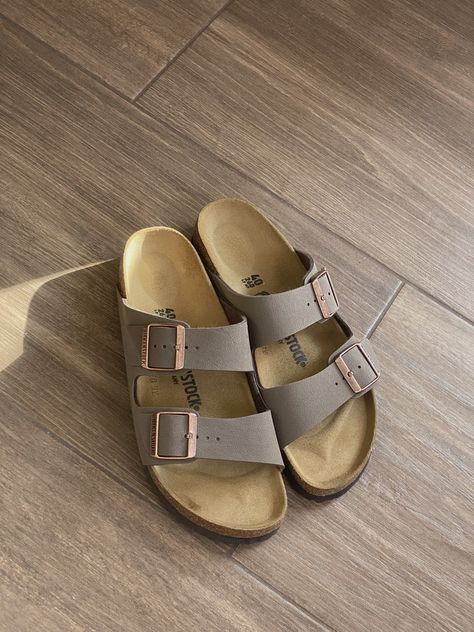 Berken Stocks Shoes Outfit, Berken Stocks Shoes, Burken Stocks Shoes, Birkenstocks Aesthetic, Birkenstock Aesthetic, Sandals Aesthetic, Birkenstock Sandals Outfit, Birkenstock Outfit, Trendy Outfit Inspo