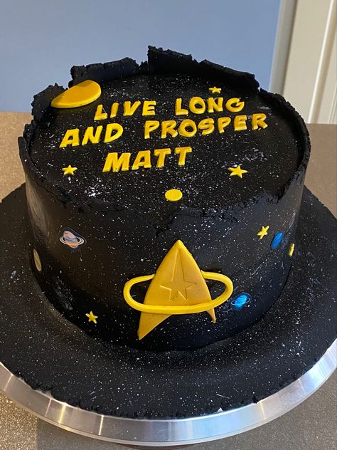 Black fondant with planets and,  stars live long and prosper topper. Star Trek Decorations Party, Star Trek Decorations, Star Trek Cake, Nerd Birthday, Star Trek Birthday, Mum Cake, Star Trek Party, Birthday Cake Video, Star Trek Wedding