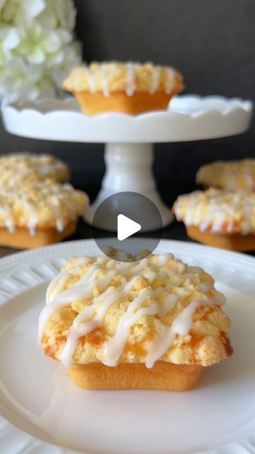 Food with Style 🤍 on Instagram: "Lemon Streusel Cakes Recipe 🤍  These Lemon Streusel Cakes are not only visually stunning but also a true delight in flavor! The refreshing lemon taste, combined with crispy streusel and a sweet-tangy glaze, makes these mini cakes perfect for any occasion. 🥰  📝 Ingredients:  Makes 12 pieces (6.5 cm x 6.5 cm square muffin tin)  For the batter:  - 160 g sunflower oil - 180 g sugar - 8 g vanilla sugar - 3 eggs (size M) - 250 g all-purpose flour - 1 tsp baking powder - 1 pinch of salt - Juice and zest of 2 small organic lemons - 100 ml milk  For the streusel:  - 100 g cold butter - 150 g all-purpose flour - 80 g sugar - 1 pinch of salt  For the lemon glaze:  - 150 g powdered sugar - Juice of 1/2 lemon (add more if needed)  🤍 Instructions:  1. Preheat the ov Streusel Cake, Pie Dough Recipe, Coffee Cake Muffins, Crumble Cake, Mini Tortillas, Lemon Glaze, Kinds Of Desserts, Cake Bars, 3 Eggs