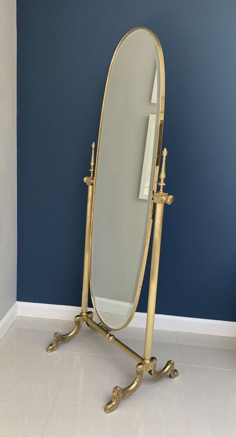 Free Standing Mirror Bedroom, Standing Mirror In Bedroom, Floor Mirror In Bedroom, Standing Mirror Decor, Floor Mirror Stand, Full Body Mirror Bedroom Ideas, Stand Alone Mirror, Long Mirror In Bedroom, Vintage Standing Mirror