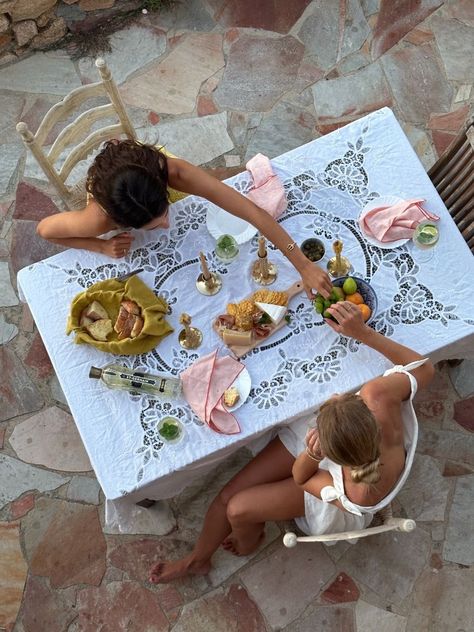 Summer In Italy Party, Summer Cafe Aesthetic, Sofie Aesthetic, Italian Lifestyle Aesthetic, English Summer Aesthetic, Summer In Spain Aesthetic, Italian Summer Aesthetic Vintage, St Tropez Aesthetic, Italy Vibes Aesthetic