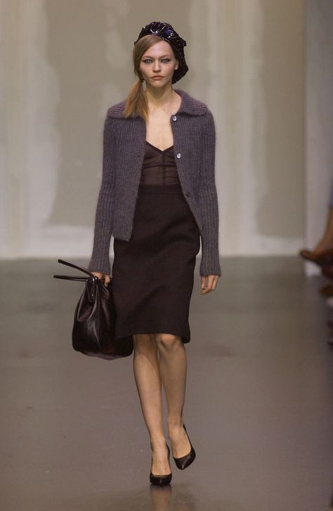 Miu Miu 90s, 90s Minimalism Fashion, 2005 Fashion, Working Wardrobe, 00s Fashion, Fashion Capsule, Style Trends, Fashion And Style, Work Wardrobe