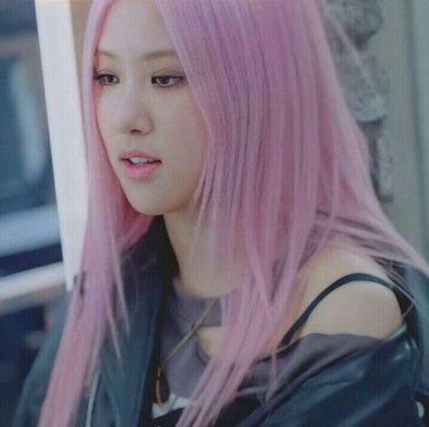 this is just an account dedicated to BLACKPINK. Rose Pink Hair Blackpink, Rosé Lovesick Girls, Rose Pink Hair, Rosé Blackpink Aesthetic, Rose Queen, Rosé Aesthetic, Hair Icon, Rose Icon, Rosé Blackpink