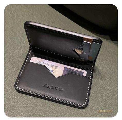 Wallet Aesthetic Men, Card Holder Design, Mens Dress Shoes Guide, Wallet Aesthetic, Business Casual Attire For Men, Minimalist Purse, Leather Wallet Design, Edc Bag, Wallet Design