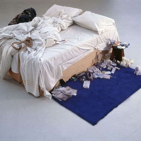 Tracey Emin My Bed, Dingy Apartment, Tracey Emin Art, Tracy Emin, Art Brainstorm, 헬로키티 배경화면, Tracey Emin, Artist Research, Princess And The Pea