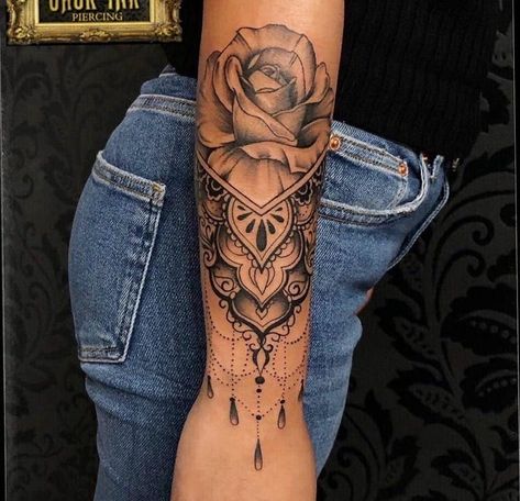 Arm Tattoos For Women Flowers, Half Sleeve Tattoos For Black Women, Tattoo Ideas For Men Back, Minimalist Tattoo Back, Tattoo Ideas Female Finger, Finger Tattoo Minimalist, Growth Tattoos, Drawing Tattoo Ideas, Money Rose Tattoo