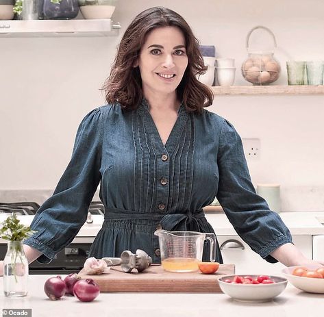 Celebrity Chef, Nigella Lawson, Celebrity Chefs, Grocery Online, Daily Mail, Bbc, Chef, Women's Top