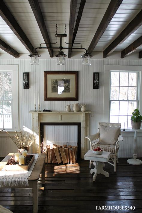 ceiling light Beadboard Living Room, Dark Beams, Farmhouse 5540, Beams Living Room, Cozy Living Room Design, Look Wallpaper, Living Room Ceiling, White Ceiling, Living Room Decor Cozy