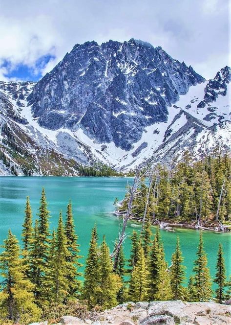 Colchuck Lake, Washington, USA Colchuck Lake, Lake Washington, Washington Usa, Places To See, Washington, Lake, Natural Landmarks, Travel, Nature