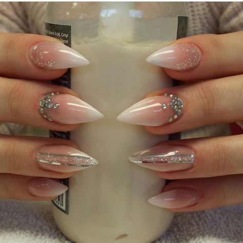 Best Stiletto Nails Designs Trendy for 2019 – OSTTY Medium Stiletto Nails, Medium Stiletto, Modern Nail Art, Special Nails, Holiday Nail Designs, Modern Nails, Pointed Nails, Stiletto Nails Designs, Trendy Nail Design