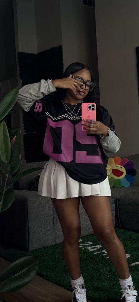 Football Jersey Outfit Black Women, Chubby Girl Outfits, Looks Hip Hop, Plus Size Baddie Outfits, Gameday Dress, Homecoming Outfits, Stylish Summer Outfits, Cute Lazy Outfits, Football Outfits