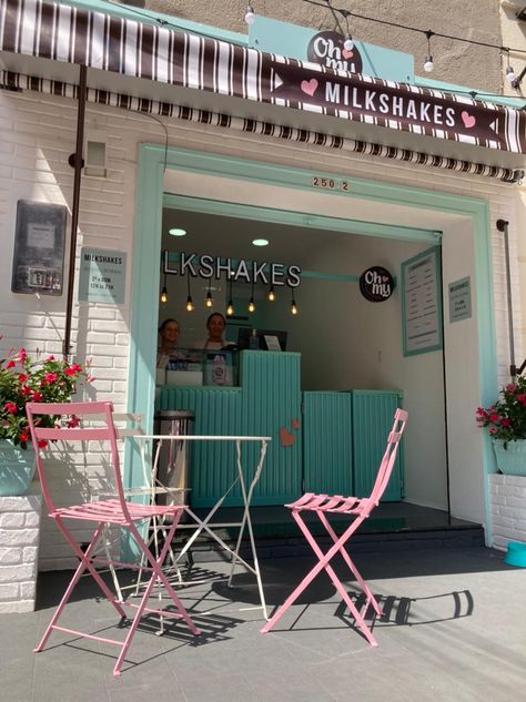 Milkshake Decoration Ideas, Milkshake Bar Interior, Milkshake Bar Ideas, Milkshake Business, Ice Cream Shop Aesthetic, Milkshake Design, Milkshake Aesthetic, Vivian Lau, Milkshake Shop