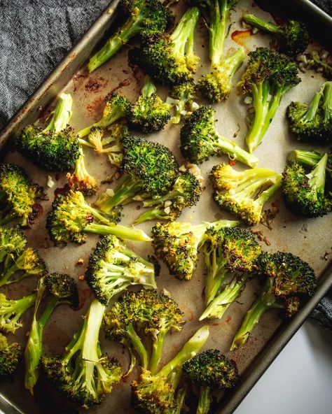 Lemon Garlic Roasted Broccoli - SimpleFitVegan Dishes With Vegetables, Lemon Broccoli, Vegan Thanksgiving Dinner, Thanksgiving Dinner Ideas, Garlic Roasted Broccoli, Cauliflowers, Garlic Broccoli, Sauteed Greens, Bacon Brussel Sprouts