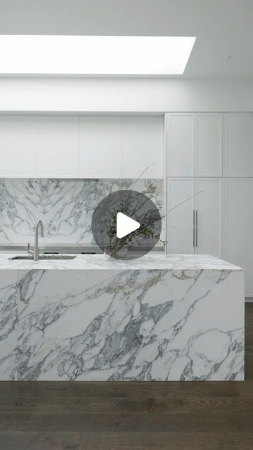 Spatial Studio on Instagram: "Project Fiori A stunning family villa home with minimal clean white lines and arabescato marble. Classical details captured in the architectural details to soften . . . Beautifully captured by @parker" Arabescato Kitchen, Arabescato Marble Kitchen, Arabescato Vagli, Luxurious Kitchens, Villa Home, Arabescato Marble, Dream Dream, Family Villa, Kitchen Marble