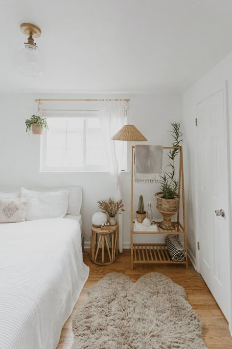 house tour: neutral home with lots of light Earth Room, Minimalist Sofa, Neutral Room, Murphy Beds, Simple Bedroom, Decor Minimalist, Room Inspiration Bedroom, Room Ideas Bedroom, Aesthetic Bedroom