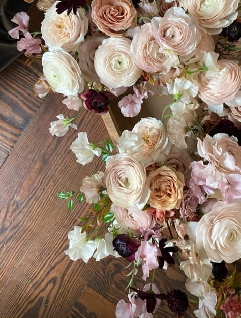 Organic Floral Arrangements, Neutral Spring Wedding Flowers, Mauve Wedding Flowers, Moody Spring Wedding, Wedding Table Deco, Moon Wedding, Bridal Shower Flowers, Jewel Tone Wedding, Spring Wedding Flowers