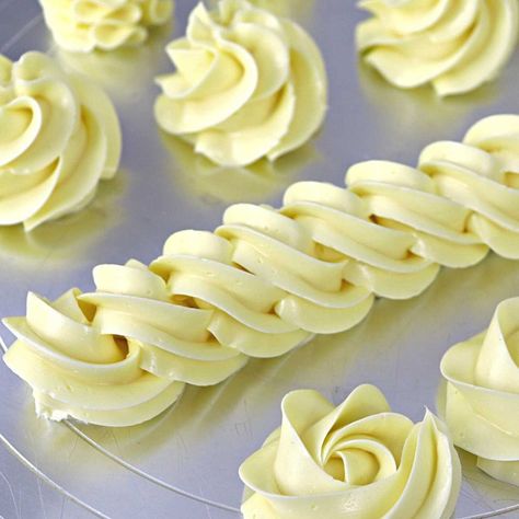 French Meringue Buttercream, Cakes By Mk, French Buttercream, French Meringue, Pumpkin Cake Recipes, Cream Cheese Buttercream, Blueberry Lemon Cake, Buttercream Cakes, Whipped Cream Frosting