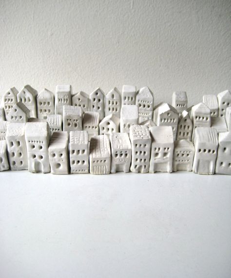 Clay Art Projects Sculpture Ideas, Small Clay Houses, Clay Houses Architecture, Tiny Clay Houses, Clay Houses Diy, Diy Clay House, Air Dry Clay Houses, Ceramic Games, Clay Structure