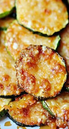 Baked Parmesan Zucchini Rounds | A simple summer side dish of Baked Parmesan Zucchini Rounds comes together quickly using only two ingredients…and will disappear from the table even faster! Baked Parmesan Zucchini Rounds, Lowfood Map, Baked Parmesan Zucchini, Zucchini Rounds, Zucchini Side Dishes, Summer Side Dish, Bake Zucchini, Zucchini Chips, Roasted Vegetable Recipes