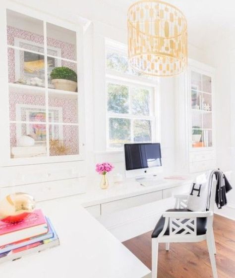 crisp white office Feminine Home Offices, Preppy Office, Home Office Inspiration, Glass Office, Beautiful Office, White Desk, Craft Room Office, Chic Office, Diy Desk