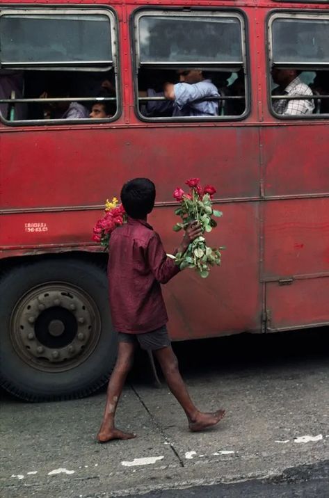 “Are we supposed to, direct our anger at parents Or to the reasons of poverty?” Poor Boy Aesthetic, Poverty Aesthetic, Poverty Photography, Child Aesthetic, Poor Child, Steve Mc, Vintage Style Decorating, Boy Aesthetic, Human Right