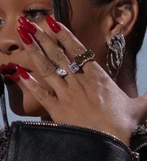 Rihanna Jewelry, Classy Almond Nails, Jewelry Nails, Long Red Nails, Nail Paint Shades, Blue Gel Nails, Pinterest Style, Mom Ring, Clothes Girl