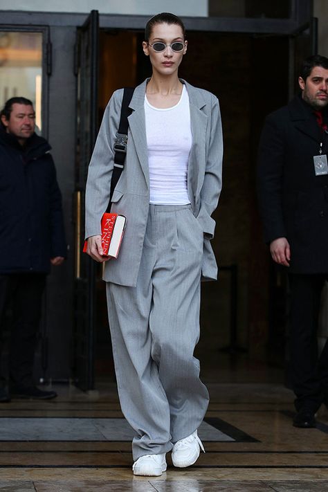 Masc Energy, Berlin Fashion Street, Stile Kendall Jenner, Bella Hadid Street Style, 00s Mode, Business Attire Women, Bella Hadid Outfits, Bella Hadid Style, Grey Suit