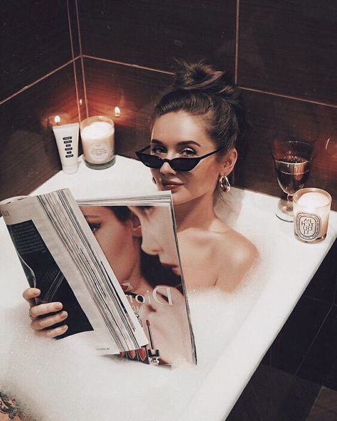 HUDOCHHY Bathtub Photography, Bubbles Photography, Bath Photography, Women Reading, Shotting Photo, Bath Girls, Girls Bathroom, Spa Essentials, Foto Art