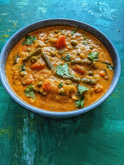 Instant Pot Vegetable Kurma | Mixed Vegetable Kurma - Cakeworkorange Vegetable Side Dishes Indian, Veggie Korma, Vegetable Kurma, Vegetable Korma, Mix Vegetable Recipe, Vegetarian Side Dish, Kurma Recipe, Indian Vegan, Vegan Indian Recipes