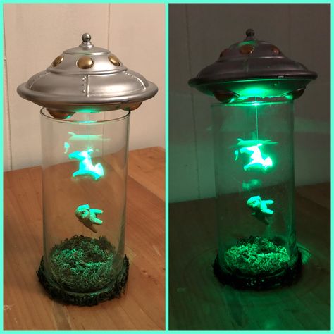 Cantina Decor, Corner Table Designs, Alien Spacecraft, Diy Space, Space Party, Jar Diy, Night Lamp, Diy Lamp, Space Theme