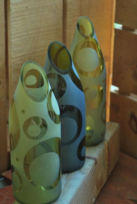 Glass Bottle Ideas, Reuse Wine Bottles, Wine Bottle Project, Dremel Crafts, Bottle Ideas, Wine Bottle Corks, Wine Craft, Wine Bottle Art, Altered Bottles